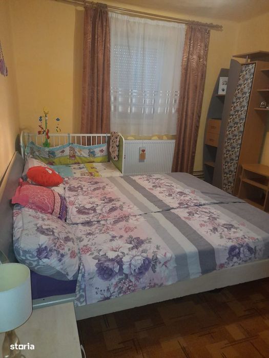 Casă cu 4 camere și curte spațioasă