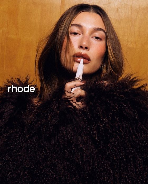 Rhode Хейли Бибер Cinnamon Roll