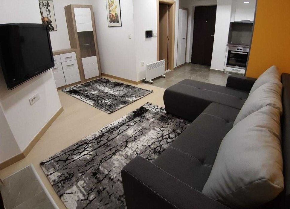 Двустаен имот в кв.Банишора