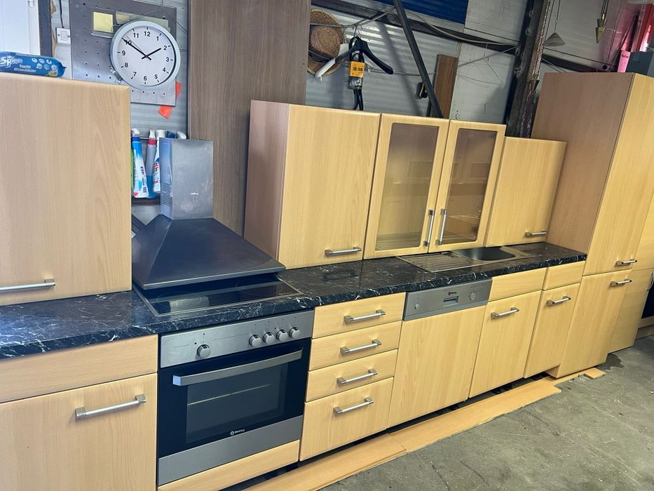 Vand mobila de bucatarie