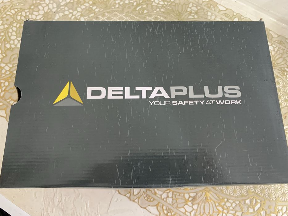 Продается спец обувь Delta Plus размер 41 летний