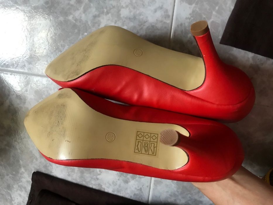 Продавам чисто нови обувки