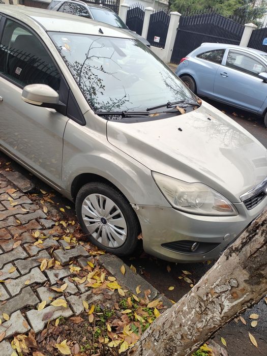 Vând Ford focus 2