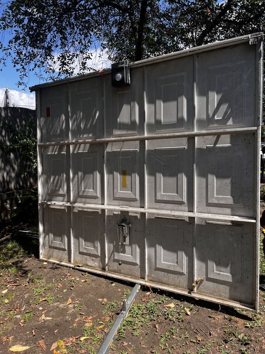 Poarta pentru garaj automatizata