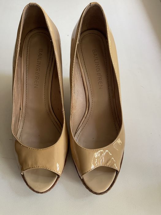 Туфли бежевые 35 и 36 размер