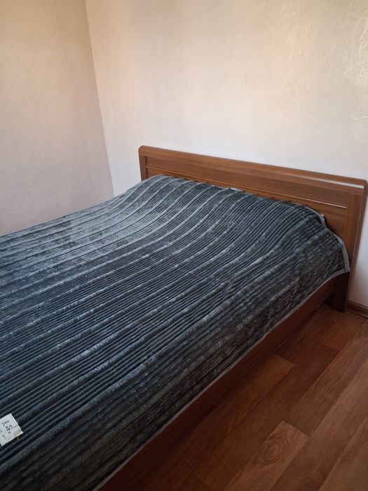 Продам двух спальную б/у кравать.