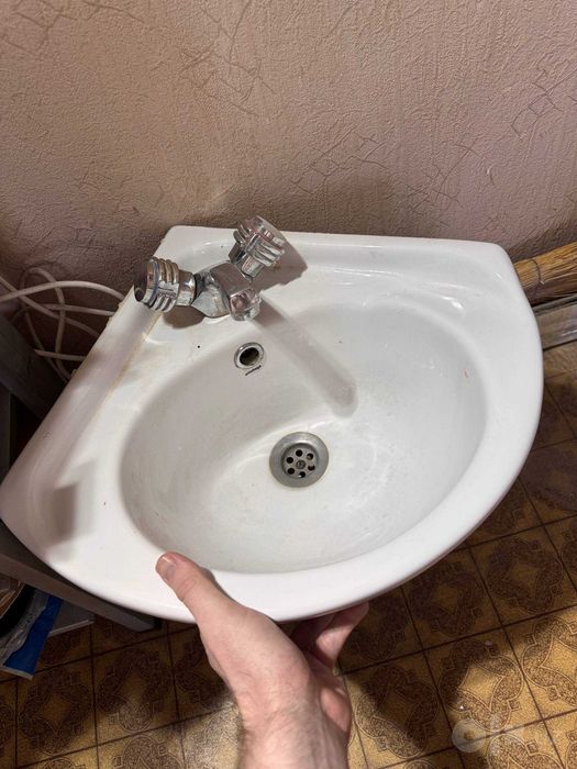 Продается угловая раковина
