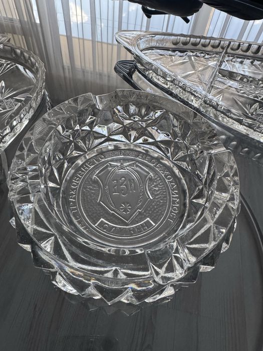 Кристален пепелник и кристални плата за ордьоври и мезета