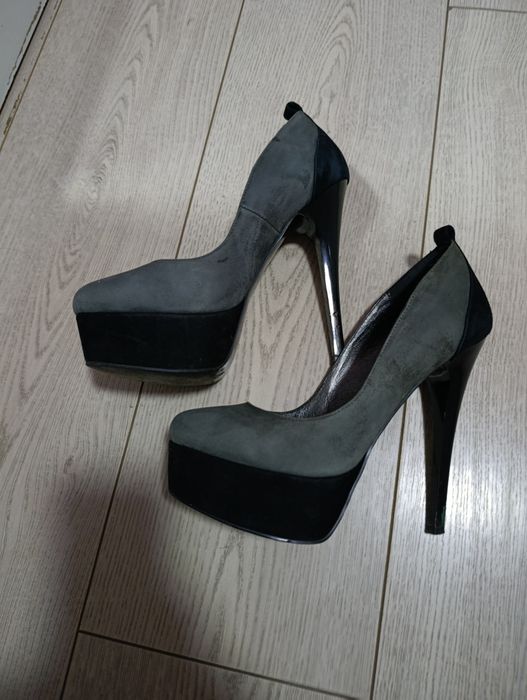 Туфли женские на высоких каблуках