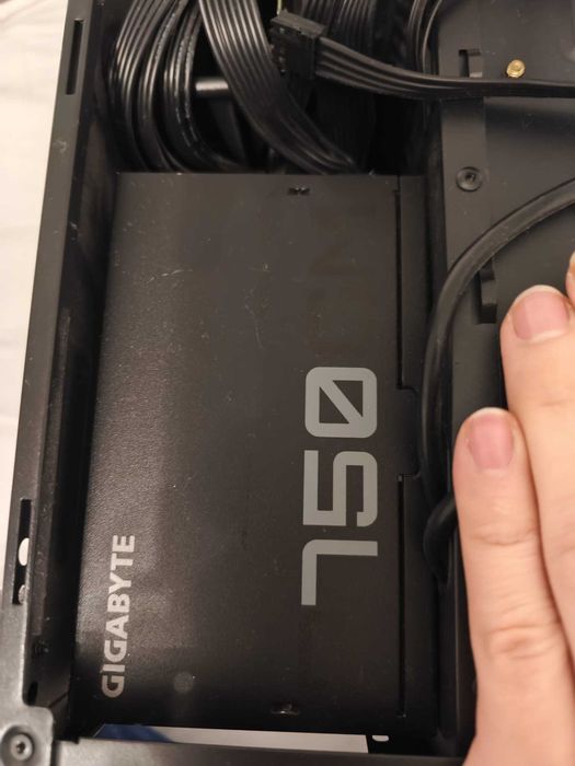 PC Gaming Complet + Monitor 240Hz– 1950 lei negociabil