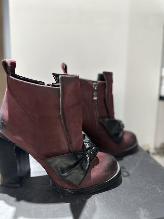 Боти на висок ток