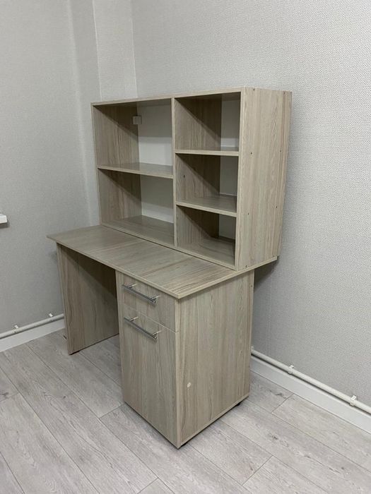 Продам стол ученический с полкой