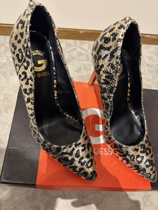 Нови дамски обувки на ток Guess