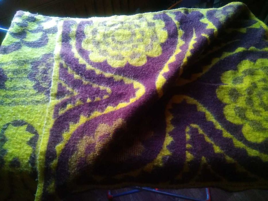 Два шерстяных одеяла 2х1,50