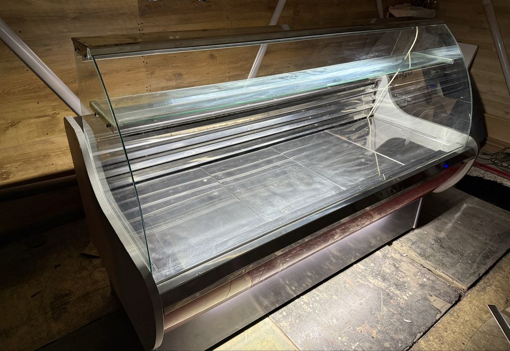 Хладилна витрина за магазин / сладкарница