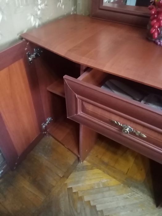 Камод с зеркалом