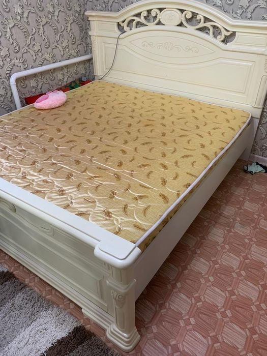 Кровать без матрасы