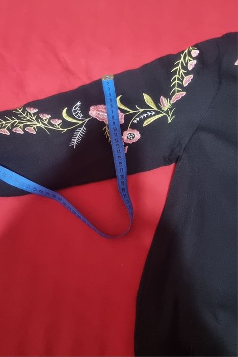 Rochie cu broderie 42 L-XL