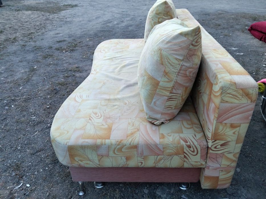 Продам тахту диван состояние хорошее