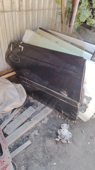 Дверь Субару легаси B3