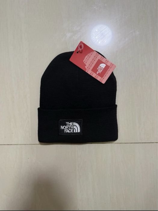 Vând căciulă The North Face, unisex, nouă, cu etichetă