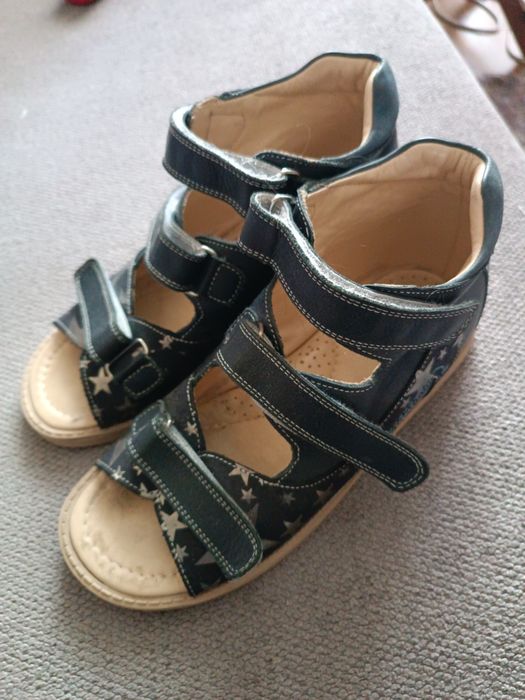 Продам ортопедические сандалии
