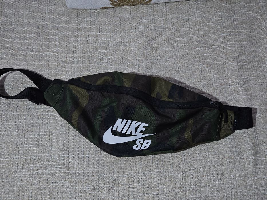 Borseta Nike SB (Nu Adidas, Oakley, Obey,  Columbia,  Dickies, Salomon
