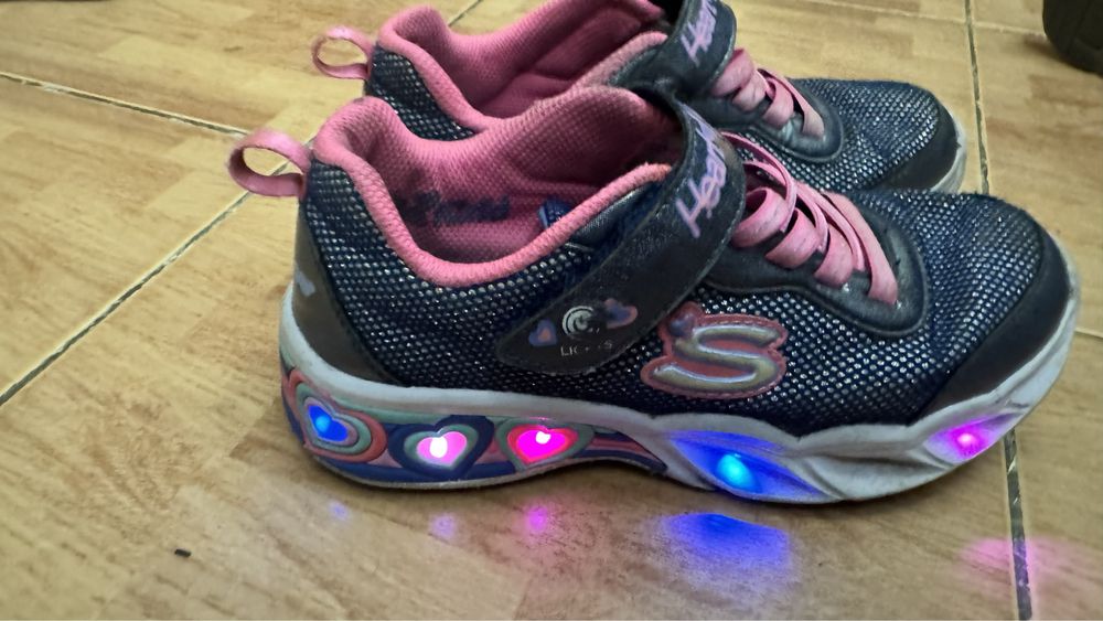 Кроссовки для девочки Skechers,размеры 35,22