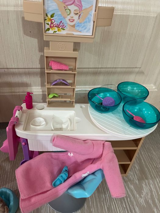 Сет кукла Барби на път плюс комплект за спа салон