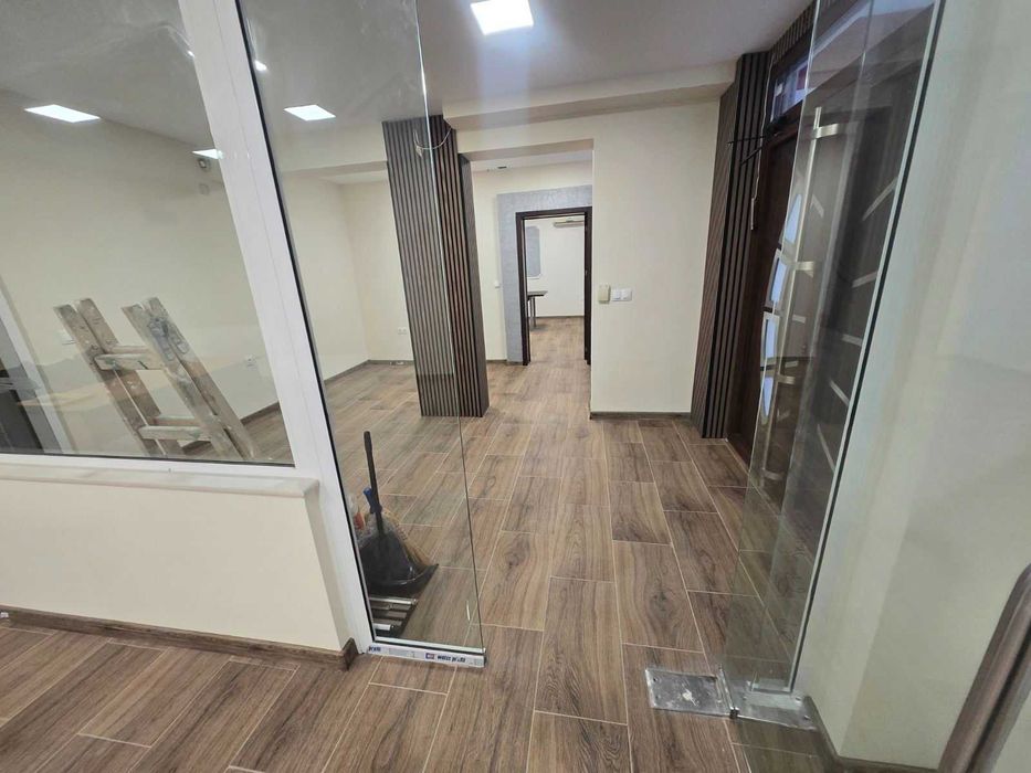 Дава се под наем Офис в Варна, Гранд Мол Варна - 100 кв.м за 747.66 € - Снимка #8