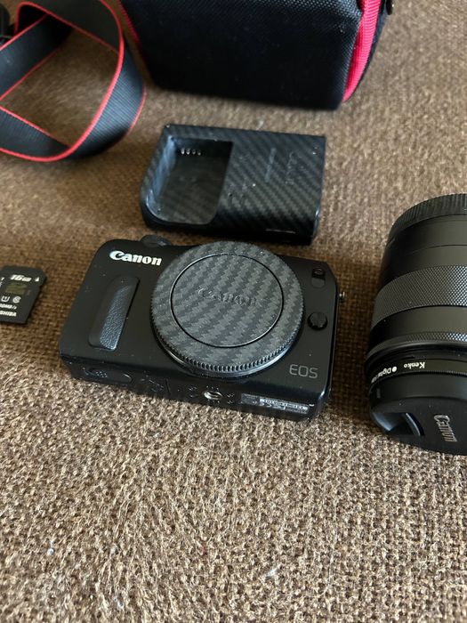 Canon M в хоршем состоянии + Флешка в подарок