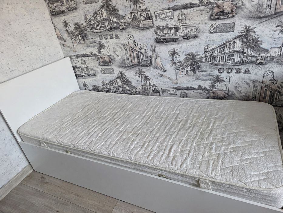 Детская кровать с матрацем