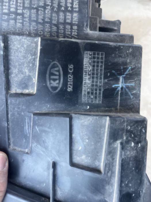 Фар передний правы от киа