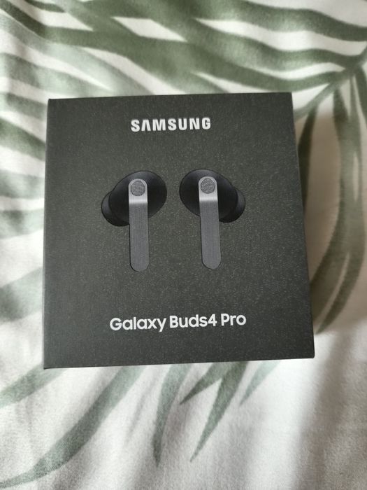 Продаю Samsung galaxy s 26 и наушнике bads 4 bads 4 pro