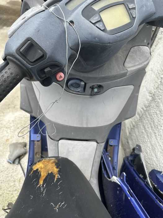 2 Scuter ,1 piagio x9 250 cmc ,1 aprilia leonardo de 125 cmc + moped