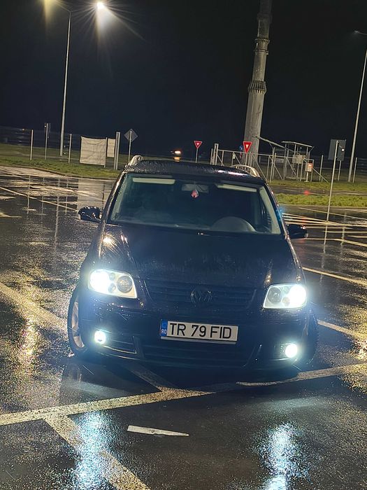 Vând Volkswagen Touran