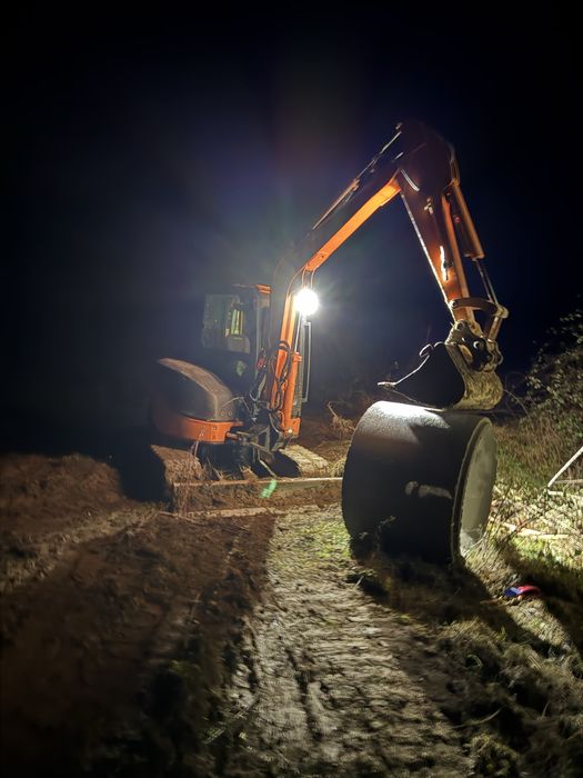 Escavator Hitachi ZX55     5.4Tone