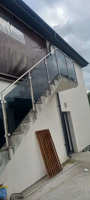 Balustrade din inox , sticla , otel .
