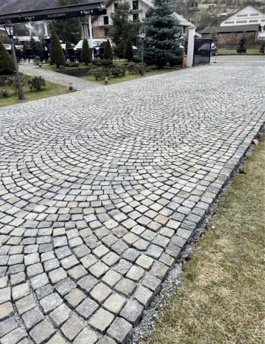 Piatra Cubică Granit – Calitate Superioară pentru Aleile Tale