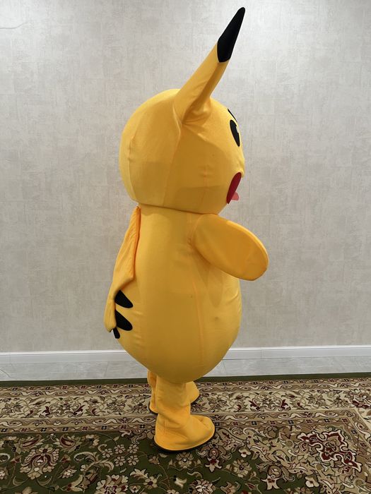 Костюм пикачу.