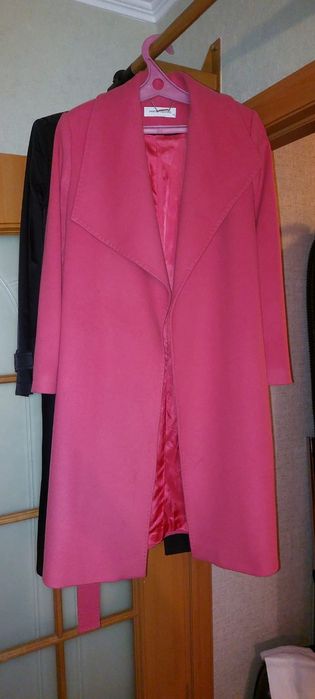 Продам Пальто цвета фуксия