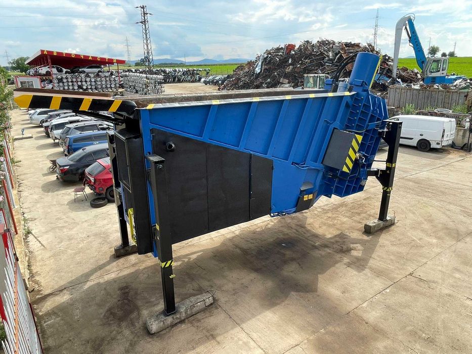 Мобилна преса за скрап