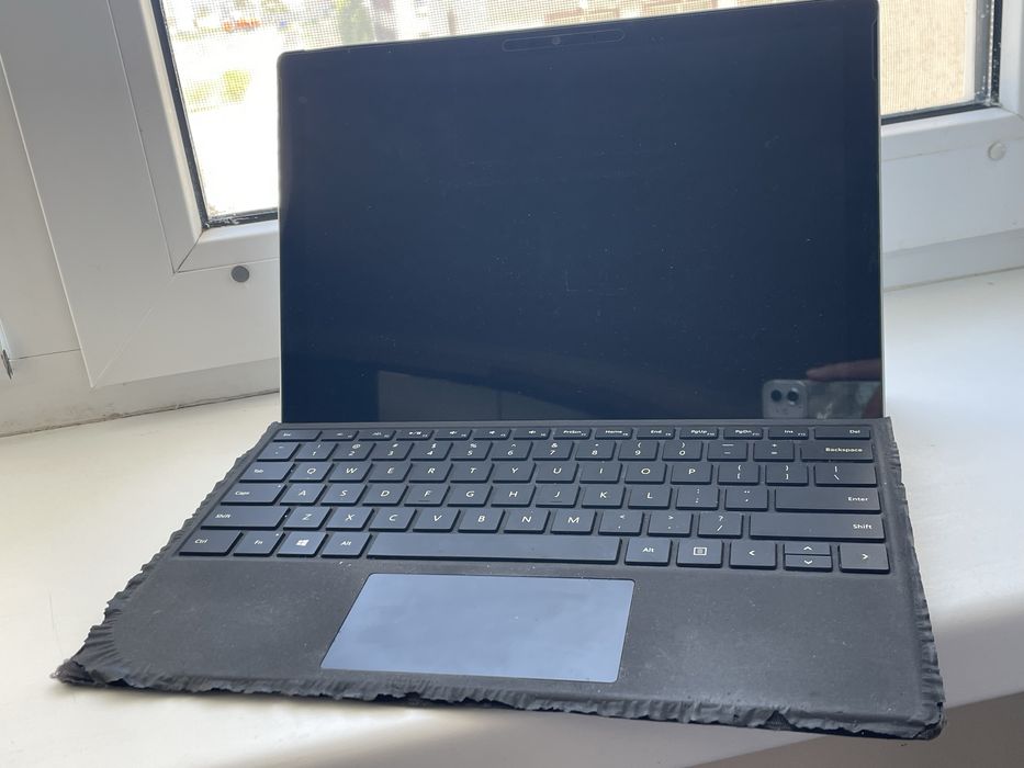Microsoft Surface Pro 4 Intel Core i5 / 4 ГБ ОЗУ / SSD /