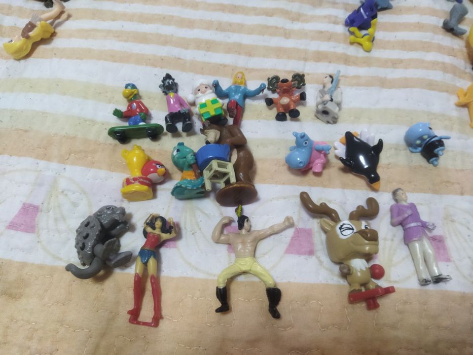 Киндер игрушки..