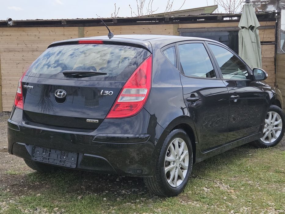 Hyundai i30 1.6 CRDi 2011 Euro 5 Incalzire scaune  Semi piele Climatronic AC Jante aliaj r16 Diesel consum mic hatchback oglinzi electrice  comenzi vo
