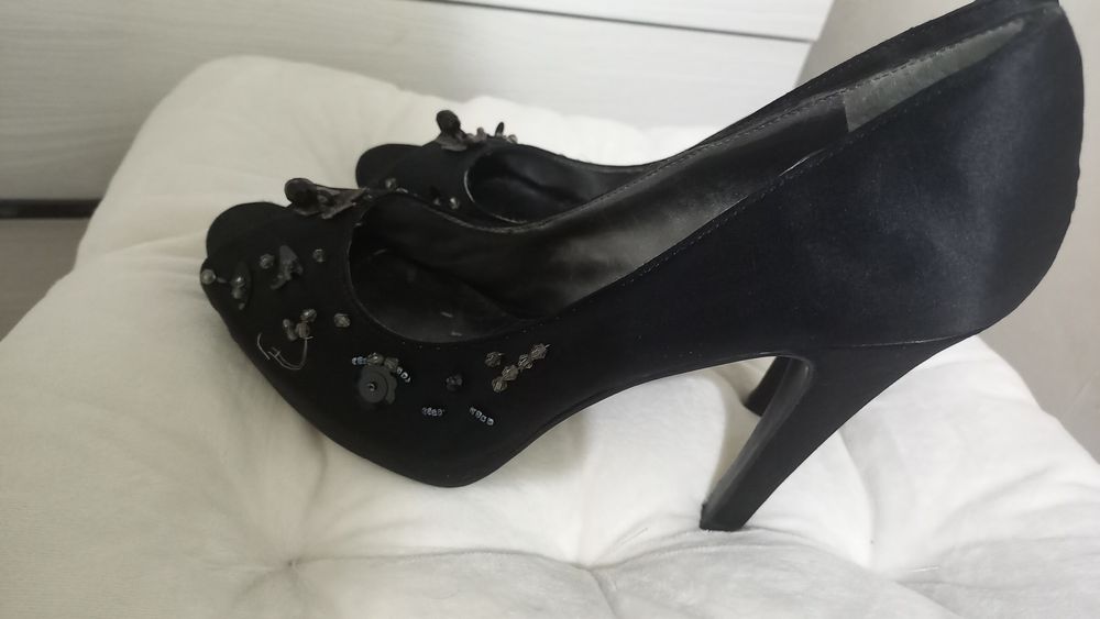 Женские туфли атласные,европейский бренд, в отличном состоянии ,