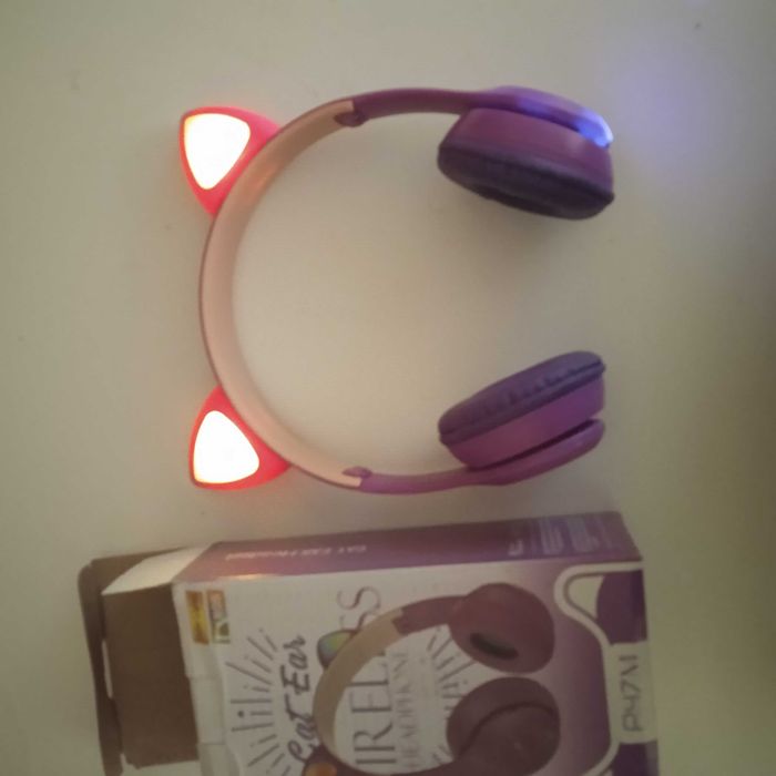 Светещи слушалки с уши