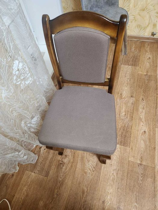 Стол деревянный с тремя стульями,