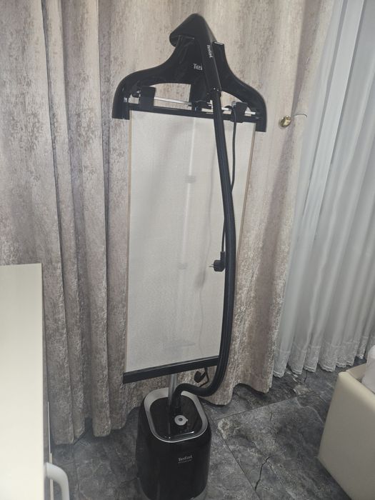 Fier de calcat vertical cu aburi Tefal