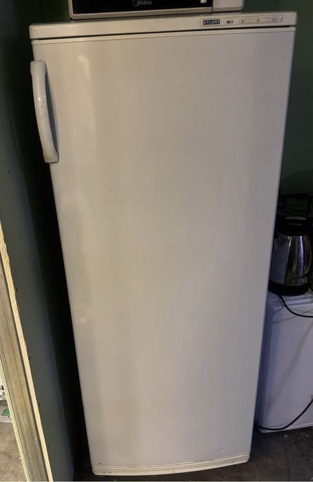 Морозилка атлант в идеальном рабочем состоянии